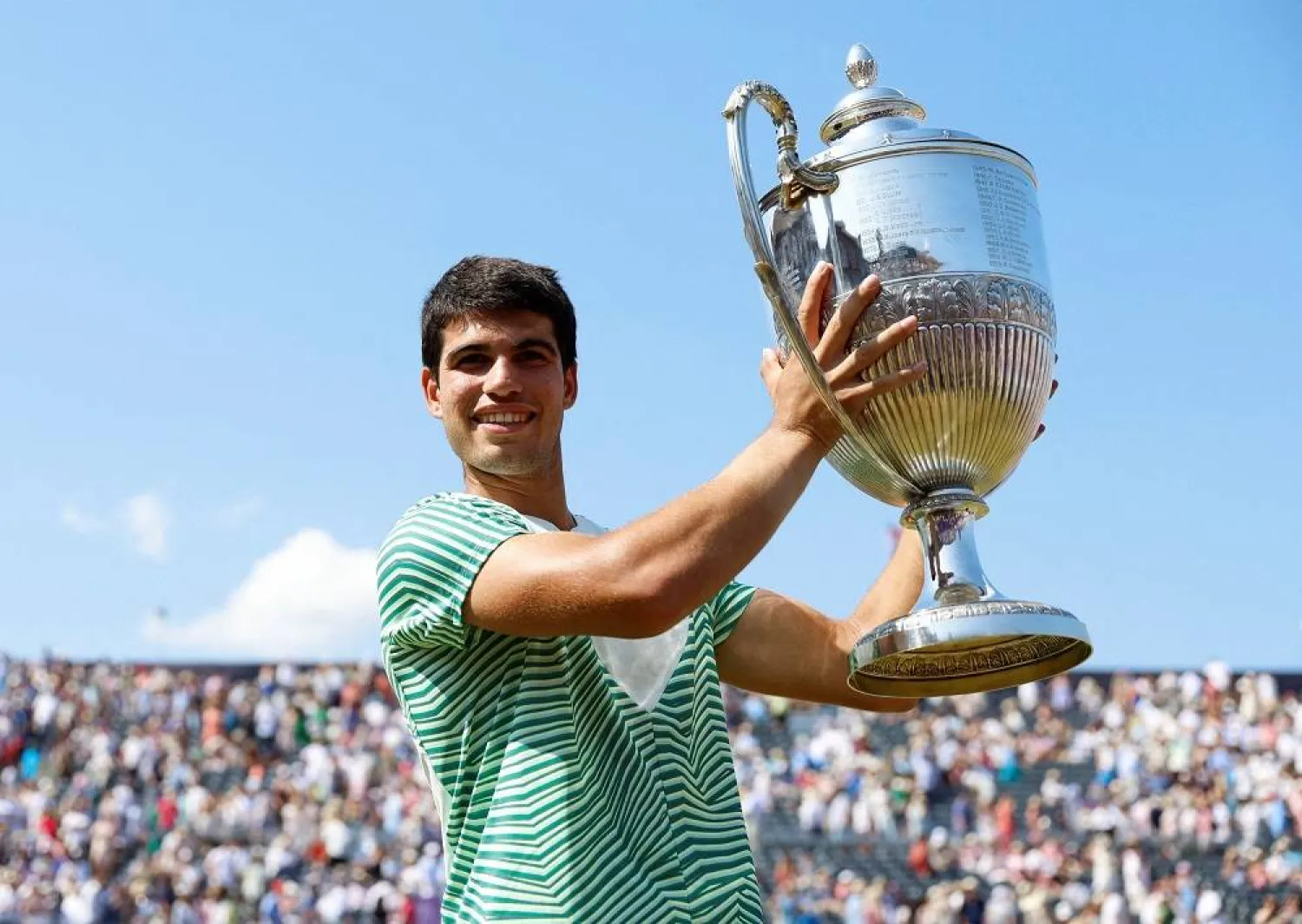 Tennis - ATP 500 - Queen's Club Championships - Queen's Club, London, Britain - June 25, 2023 Spain's Carlos Alcaraz celebrates with the trophy after winning his final match against Australia's Alex de Minaur. (Reuters) 