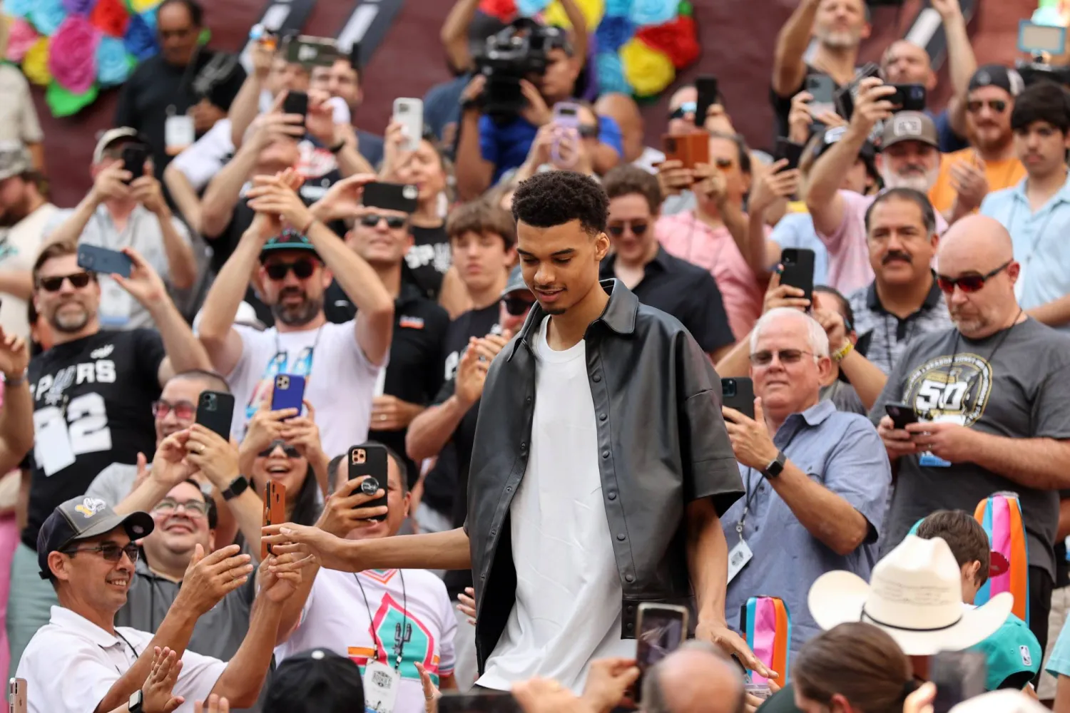 لاعب «ميتروبوليتانز 92» السابق اعتبر أن القرار «حاسم» و«محبط» في الوقت عينه (إ.ب.أ)