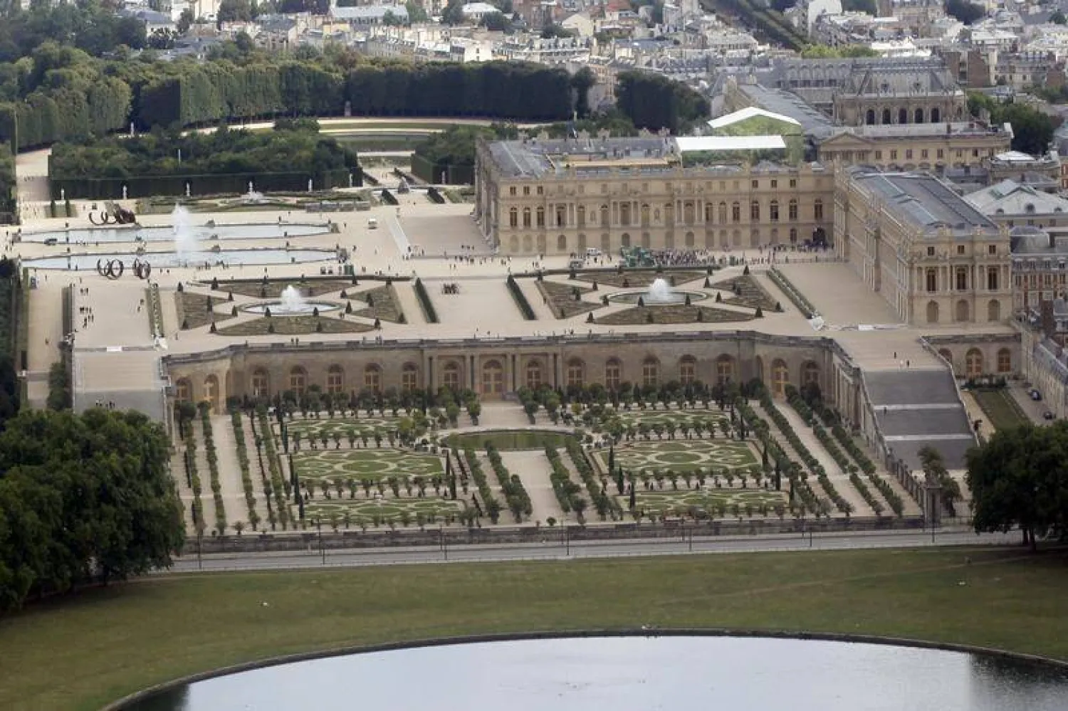 The Chateau de Versailles (Versailles Palace) is seen in an aerial view outside Paris July 14, 2011. REUTERS/Charles Platiau
