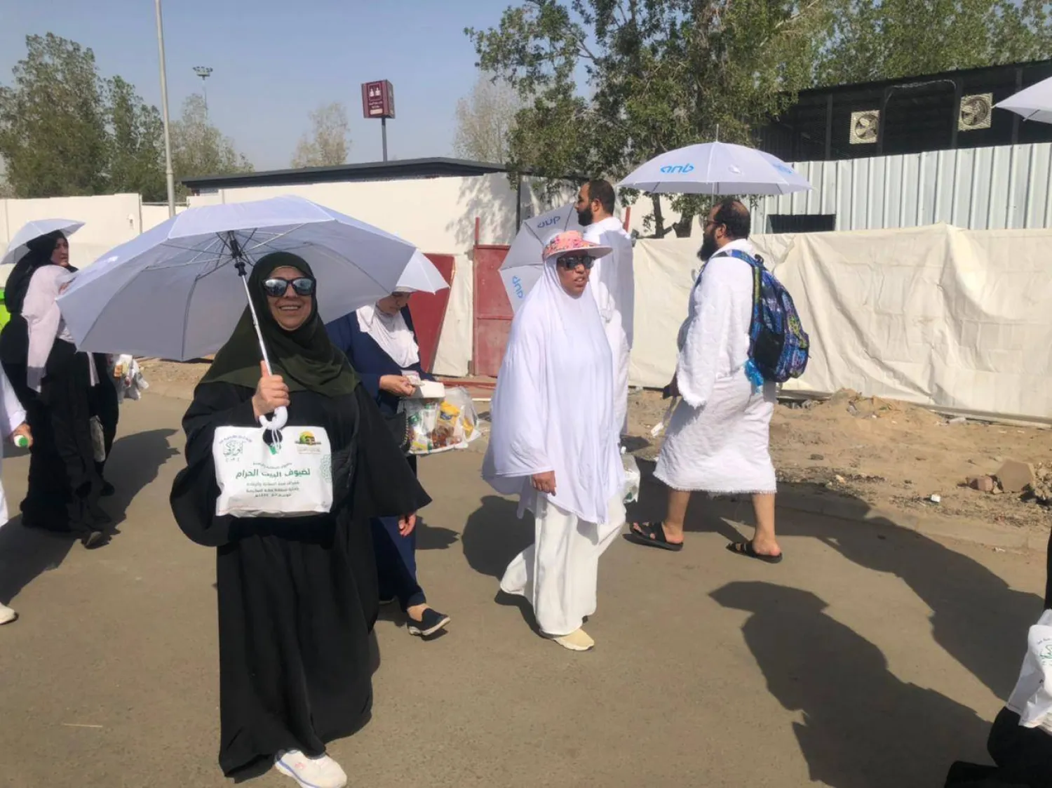 مشاهدة متعددة للوجبات المقدمة للحجاج من مشروع السقاية والرفادة لضيوف البيت الحرام (الشرق الأوسط)