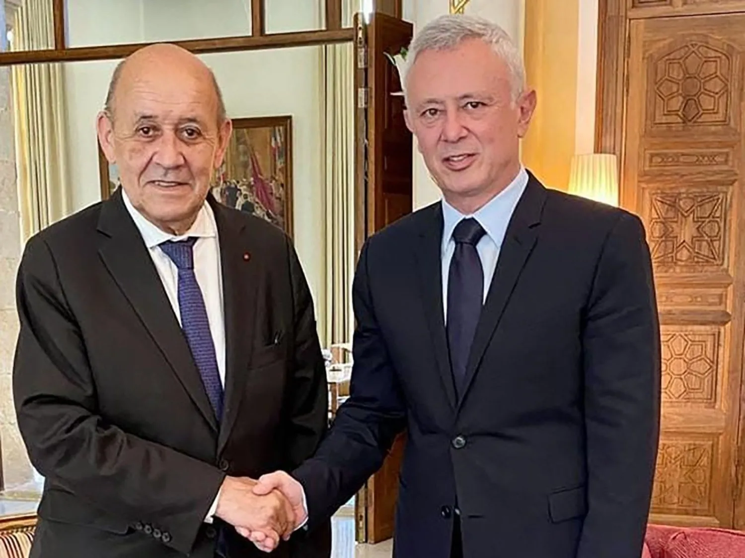 Fransa’nın Lübnan Özel Temsilcisi Le Drian, Lübnanlı siyasi liderlere yaptığı son gezi kapsamında eski Bakan Süleyman Franciyye ile görüştü. (Fransa Beyrut Büyükelçiliği)
