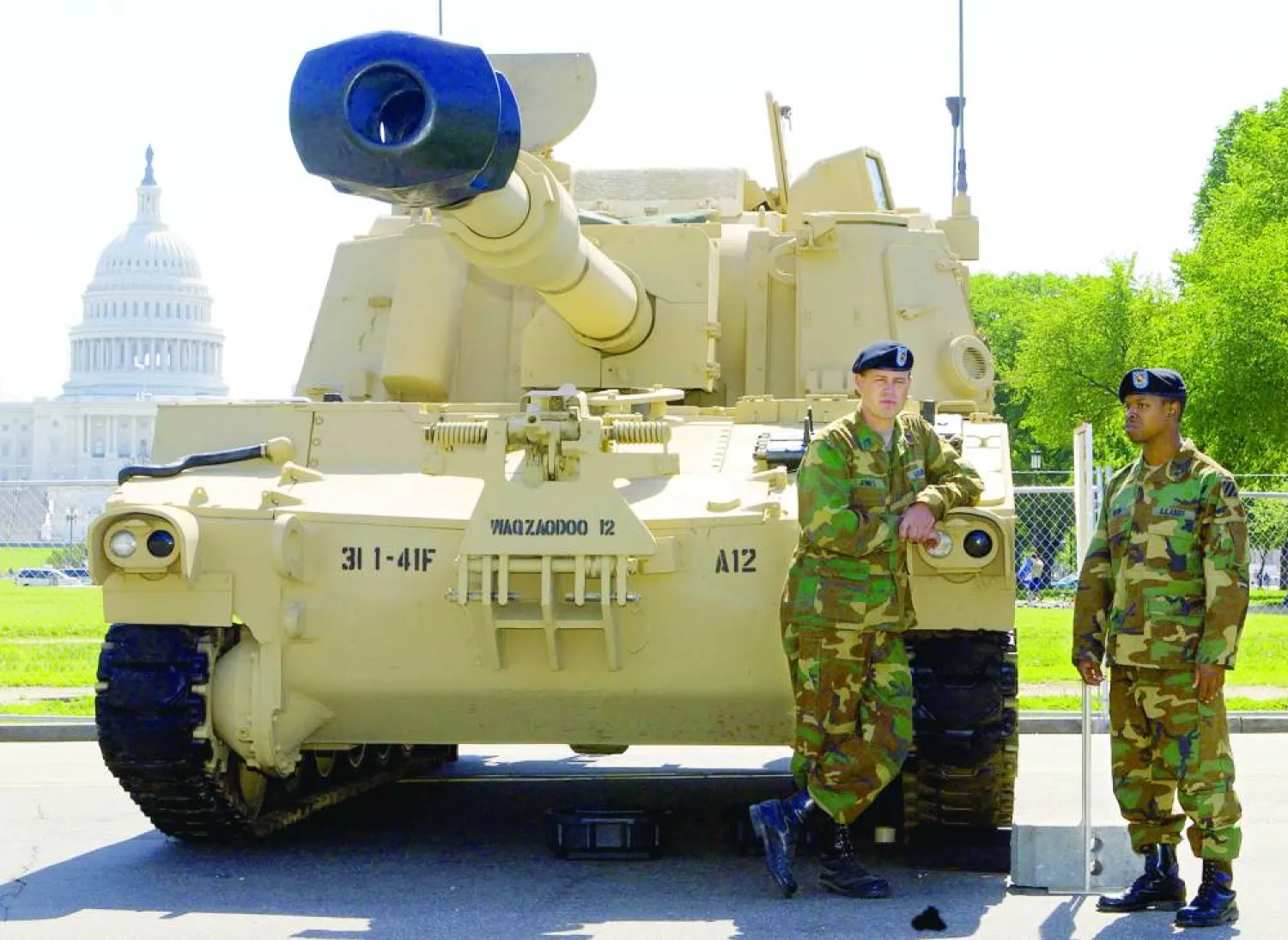 تشمل حزمة المعدات الأميركية الأخيرة 50 مركبة قتالية «برادلي» مع 500 صاروخ «تاو» مضاد للدروع (أ.ف.ب)