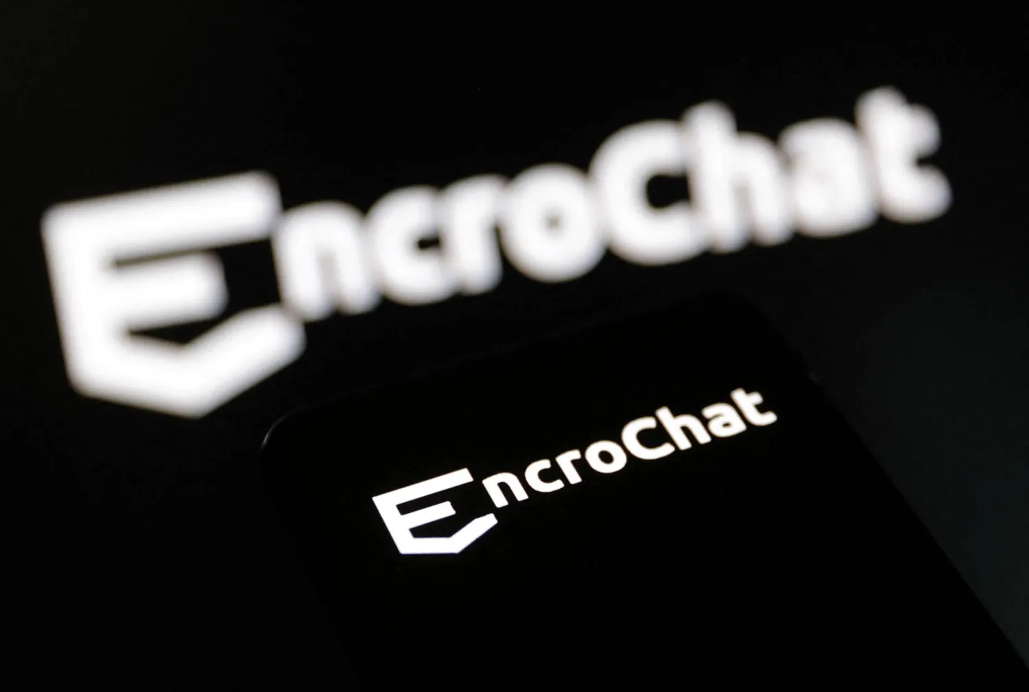 شعار شبكة الاتصالات المشفرة «إنكرو تشات» (EncroChat) في هذا الرسم التوضيحي الذي تم التقاطه في 27 يونيو 2023 (رويترز)