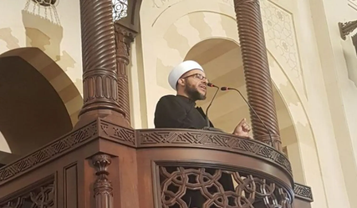 الشيخ أمين الكردي يلقي خطبة عيد الأضحى في جامع محمد الأمين في بيروت (الوكالة الوطنية)