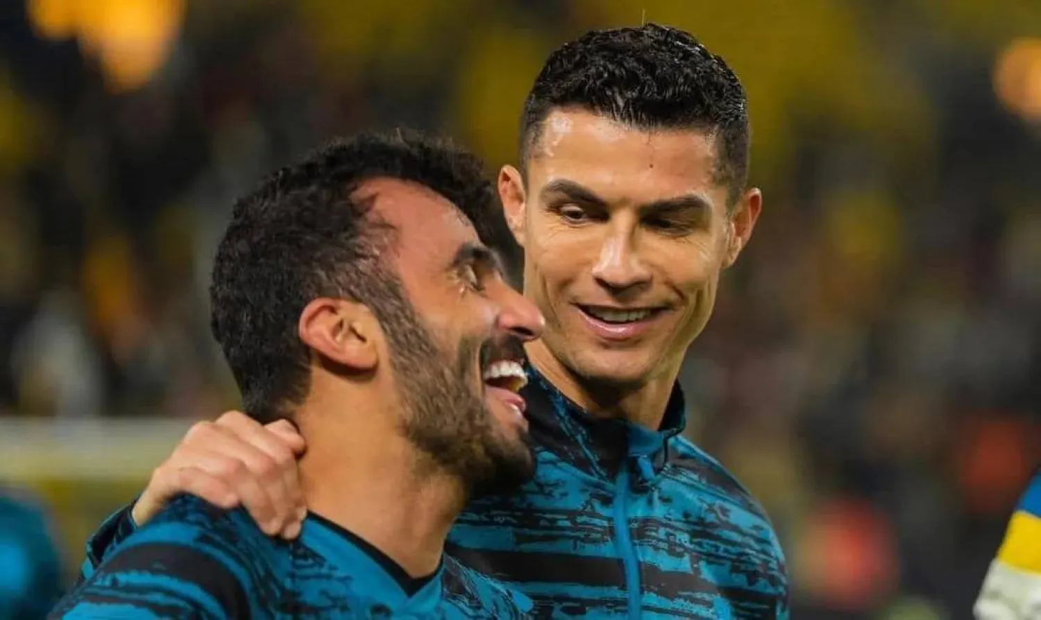 آل منصور مع رونالدو خلال أحد تدريبات النصر الموسم الماضي (الشرق الأوسط)