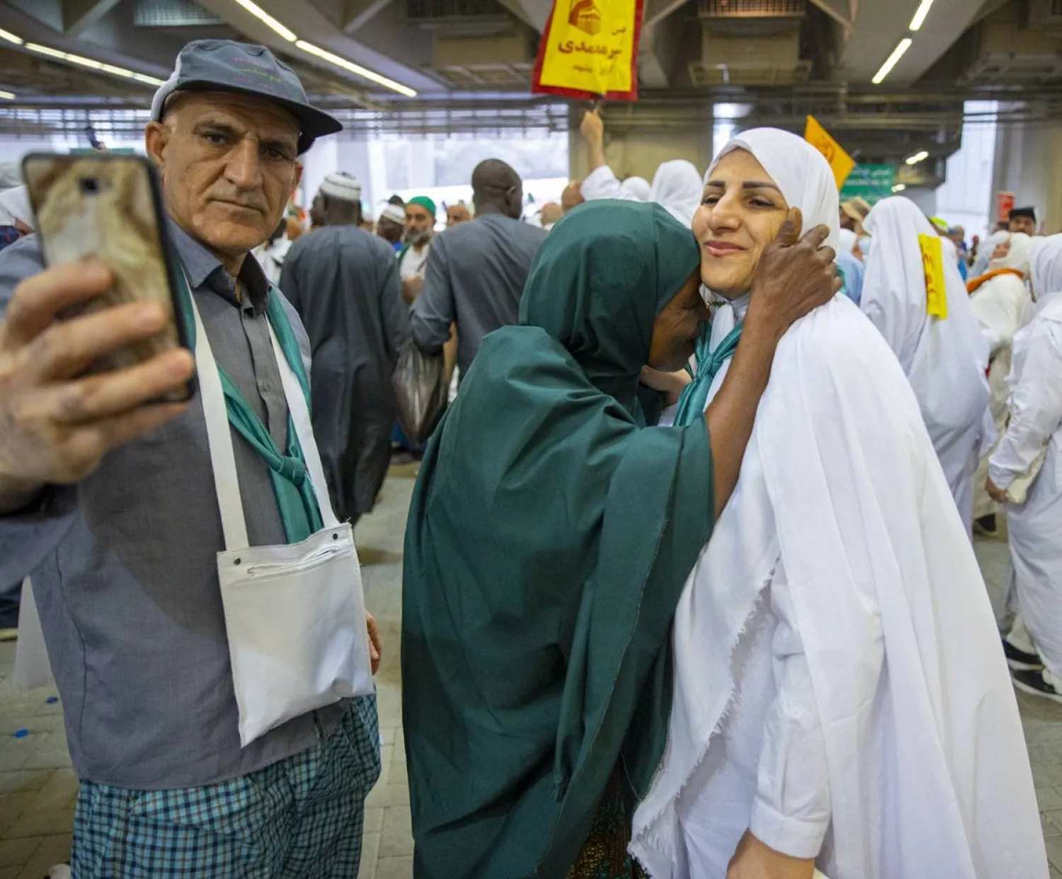 لقاء الأصدقاء في المشاعر المقدسة (سعد الدوسري)