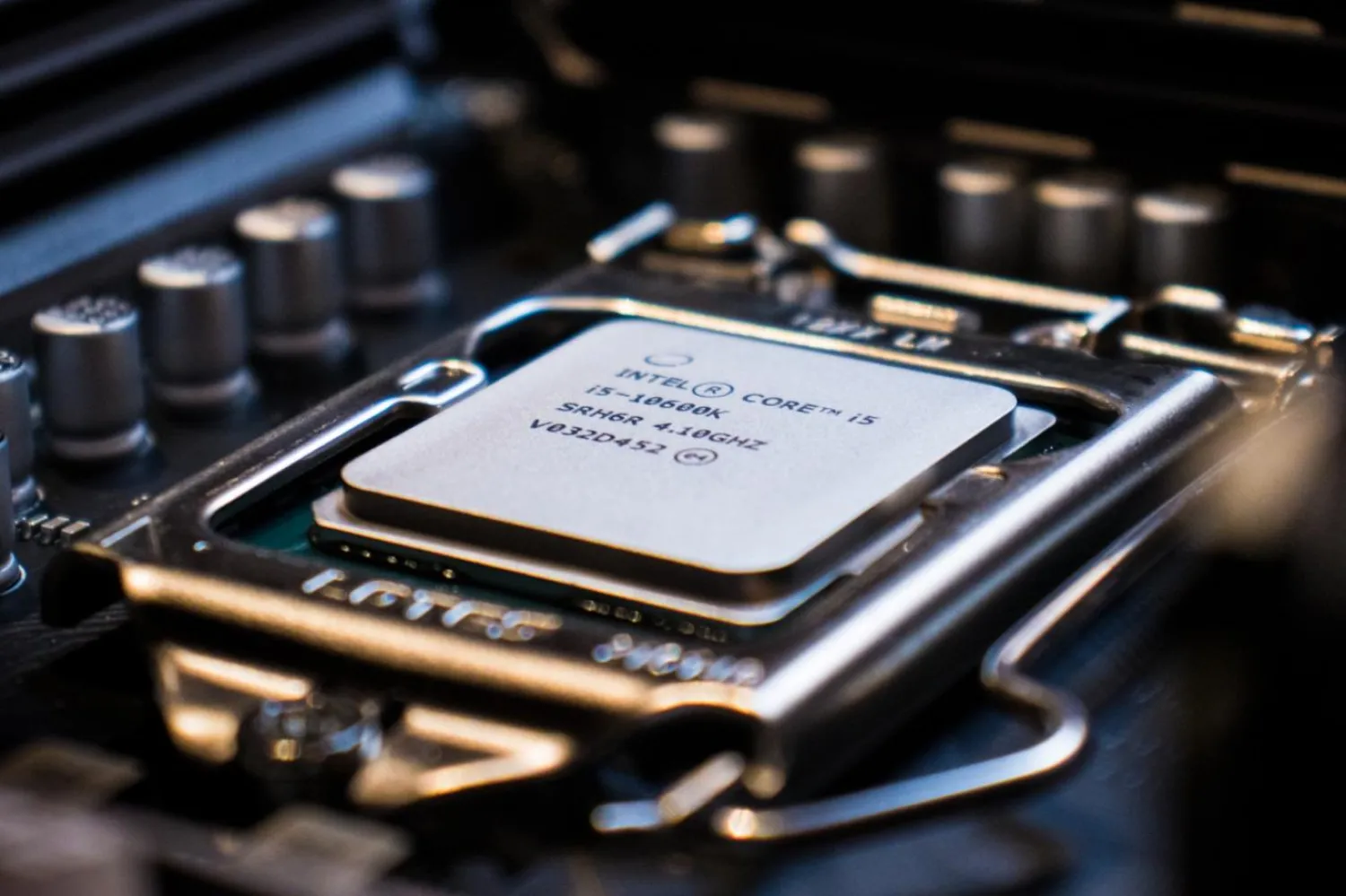 Çinli araştırmacılar, RISC-V 32IA yapay zekalarının sadece 5 saat içinde çalışan bir bilgisayar işlem birimi (CPU) tasarlayabildiğini iddia ediyor