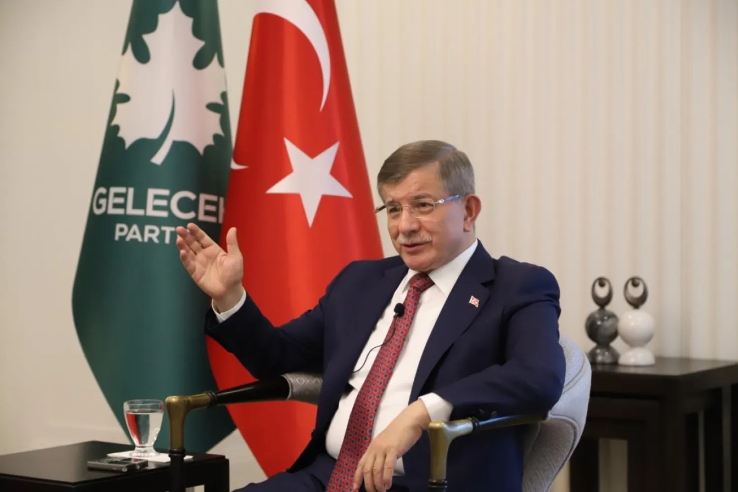 Suudi Arabistan sermayeli site, söyleşiyi Gelecek Partisi'nin Ankara'daki genel merkezinde yaptı (Majalla)