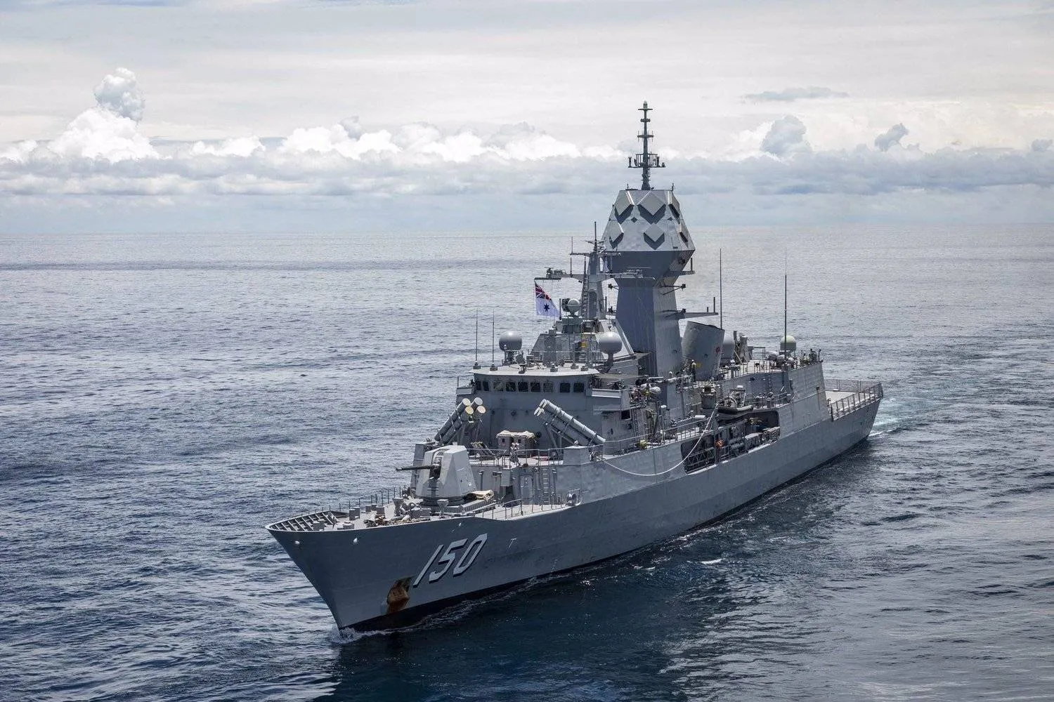 Japanese Navy warship (Japanese Navy - Twitter)