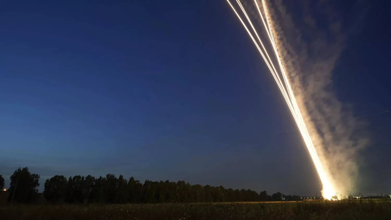 يعمل «الشاباك» على ما يعادل القبة الحديدية عبر الإنترنت مستخدماً الذكاء الاصطناعي (أ.ب)