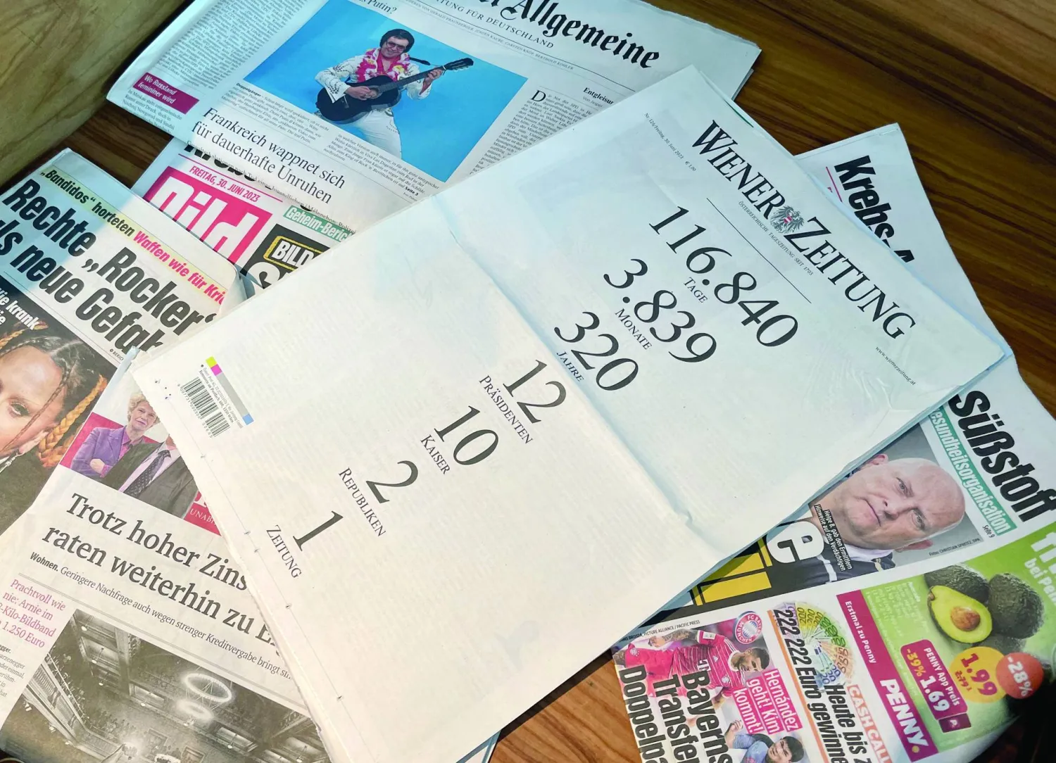 آخر عدد صحيفة فينر تسايتونغ (د.ب.أ)