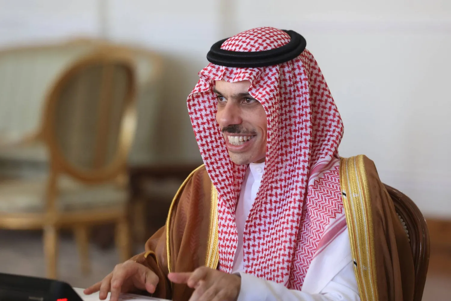 الأمير فيصل بن فرحان خلال زيارته الأخيرة إلى طهران (رويترز)