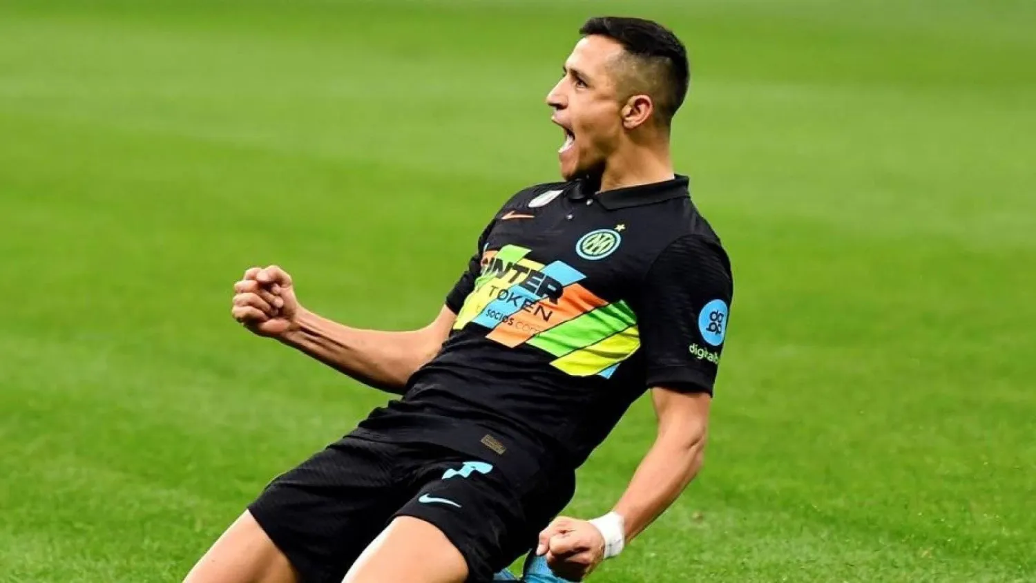 سانشيز قبل مبدئيا بالعرض السعودي لكن ناديه رفض "الشرق الأوسط"