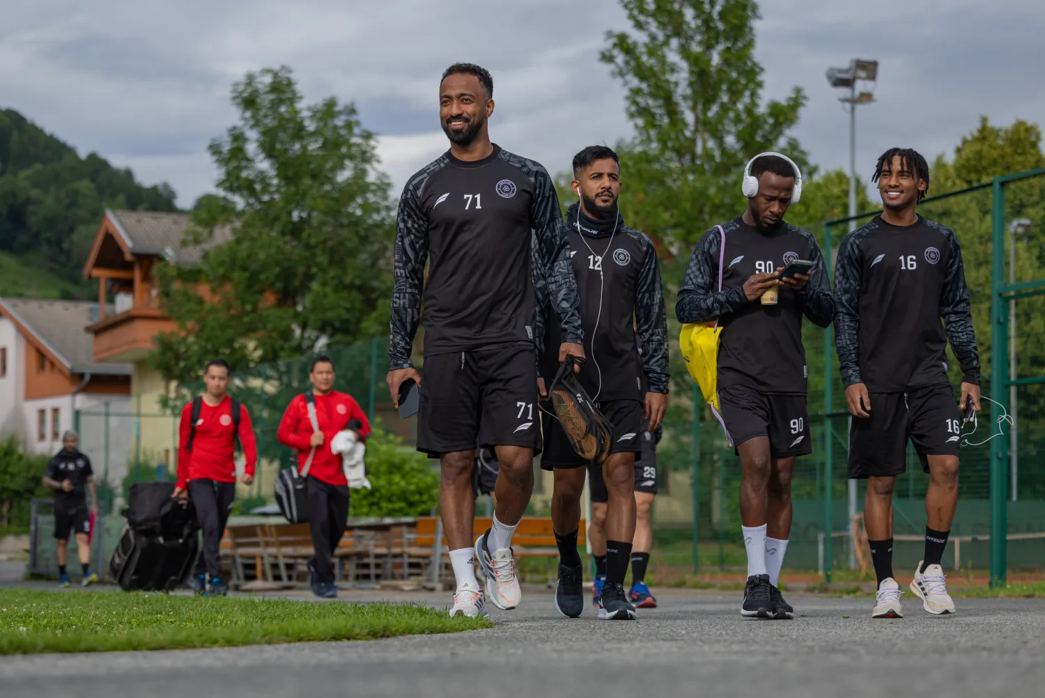 فريق الشباب يستعد للموسم الجديد بانطلاق معسكره الإعدادي في النمسا (نادي الشباب)