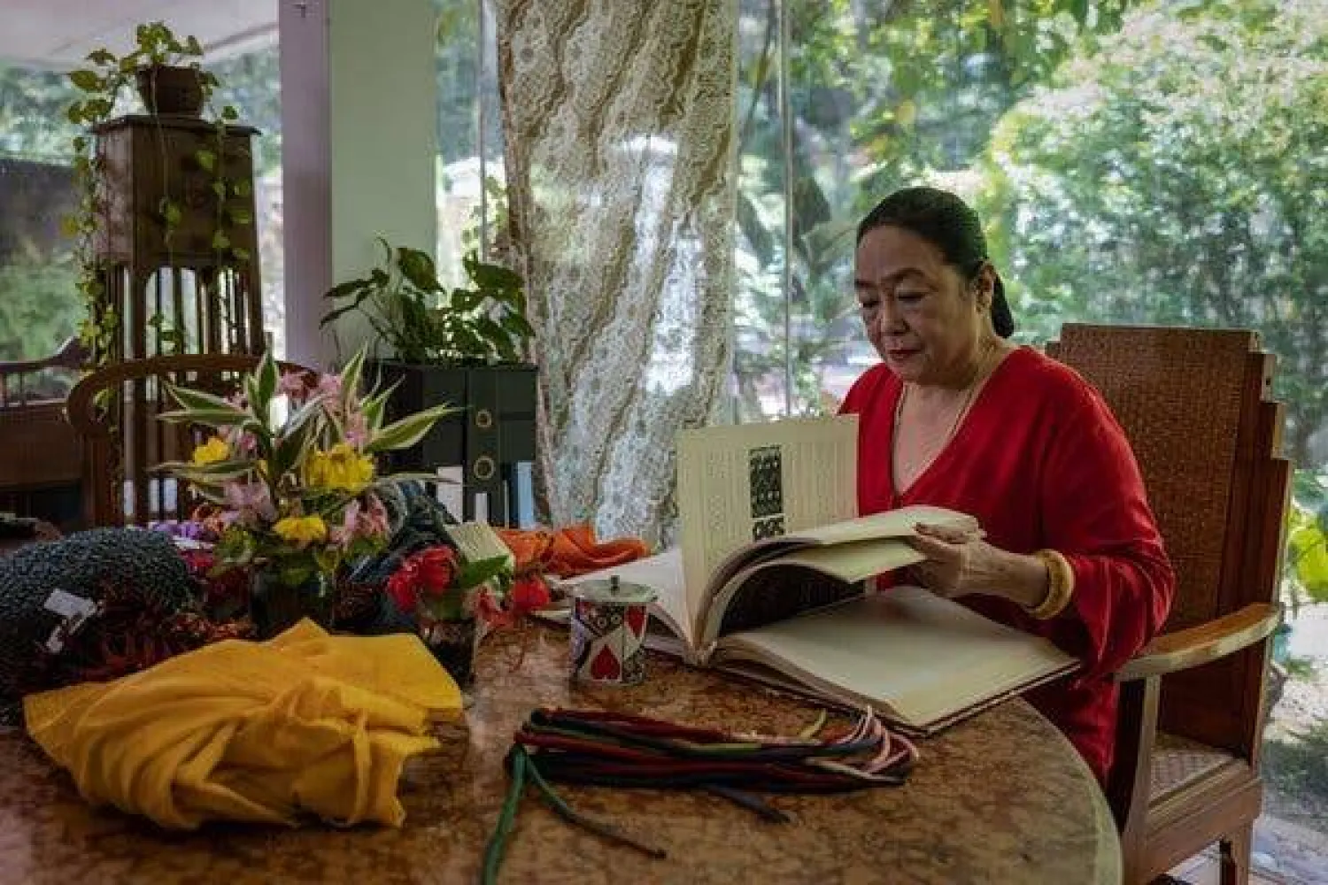 تقليدياً... لا يمكن ارتداء أنماط معينة من الباتيك إلا من قبل قلة متميزة (نيويورك تايمز)