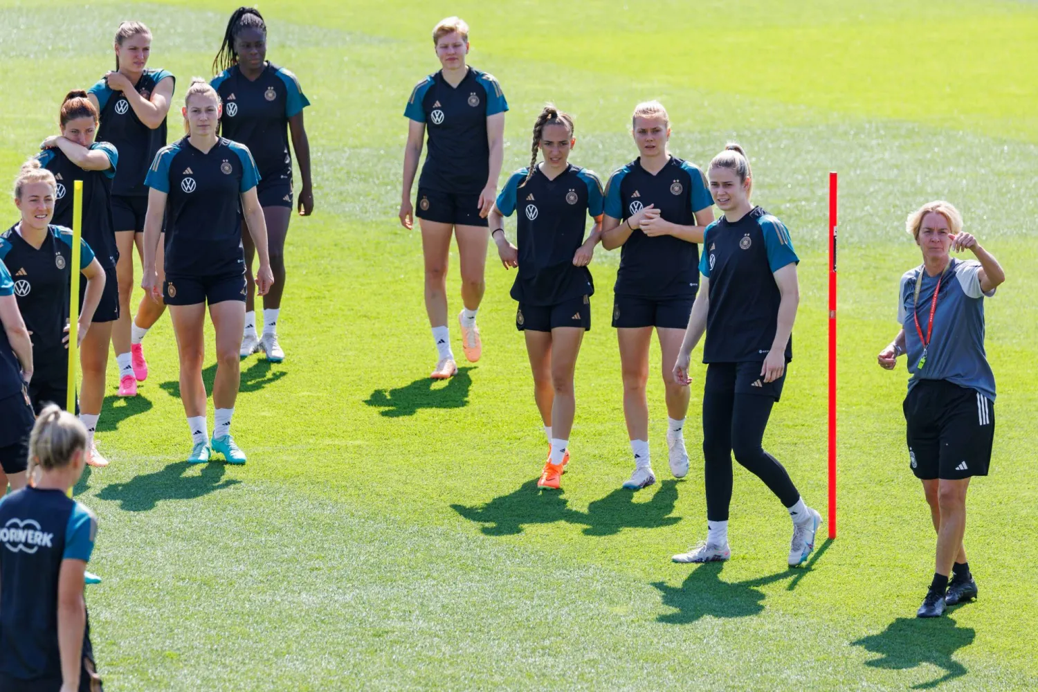 جانب من تدريبات منتخب ألمانيا التحضيرية لكأس العالم للسيدات (د.ب.أ)