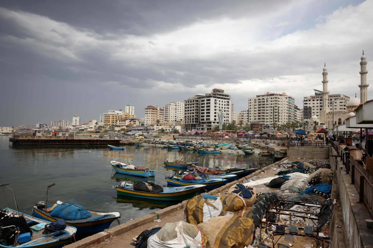 مشهد من ميناء في مدينة غزة (أ.ف.ب)