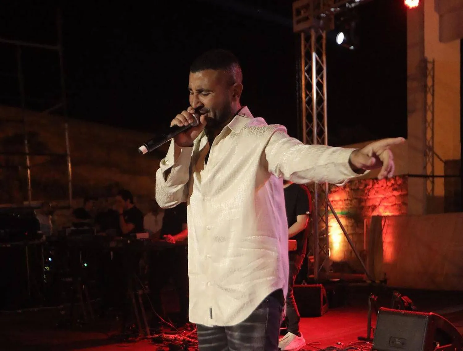 سعد خلال حفلة في بنزرت التونسية (حسابه في «إنستغرام»)