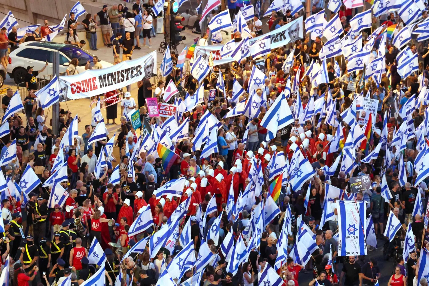 احتجاجات في تل أبيب على مشروع قانون التعديلات القضائية يونيو الماضي (أ.ف.ب)