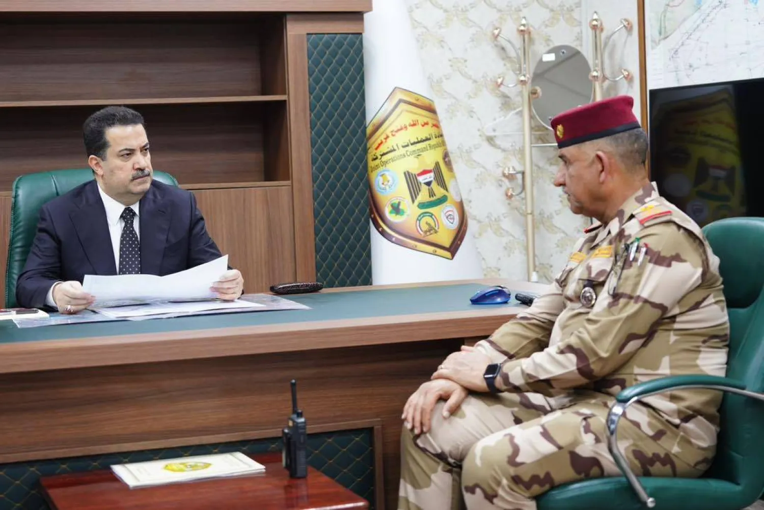 السوداني خلال زيارة إلى مقر قيادة العمليات المشتركة (رئاسة الوزراء)