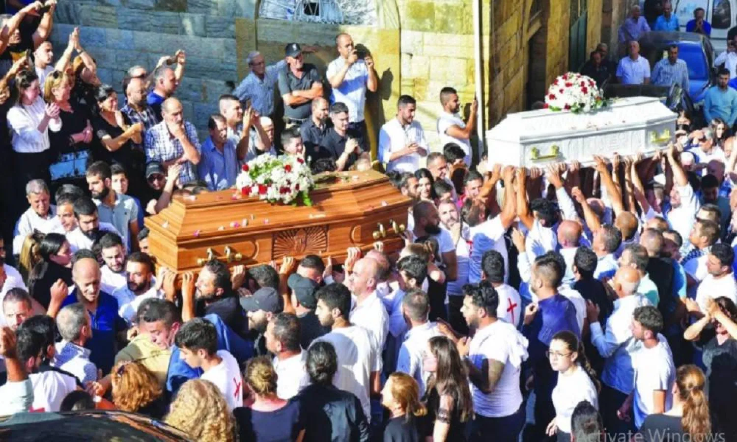 من تشييع القتيلين هيثم ومالك طوق في بلدة بشري (عن تويتر)