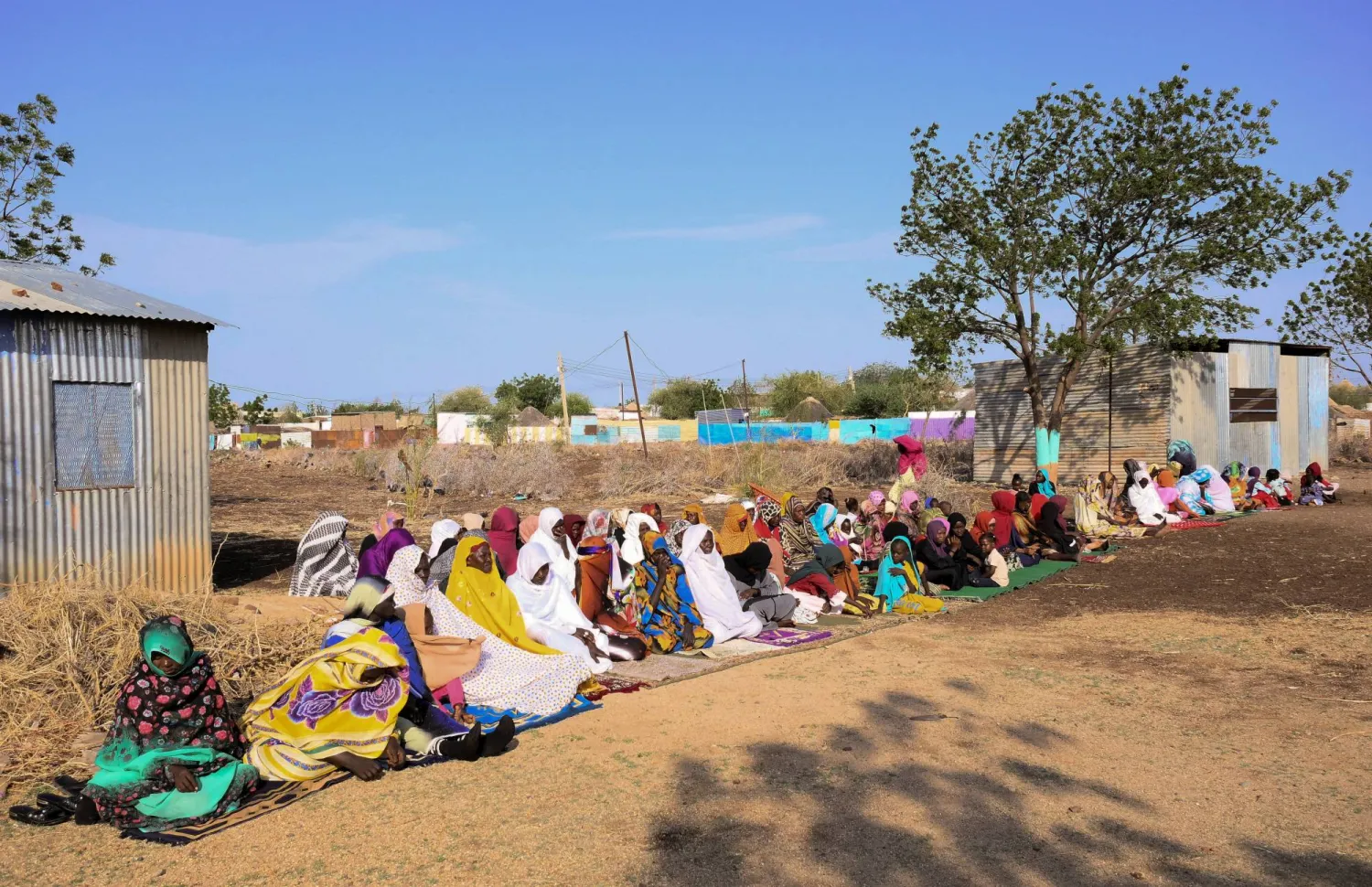 نساء يؤدين صلاة عيد الأضحى بولاية القضارف السودانية (رويترز)