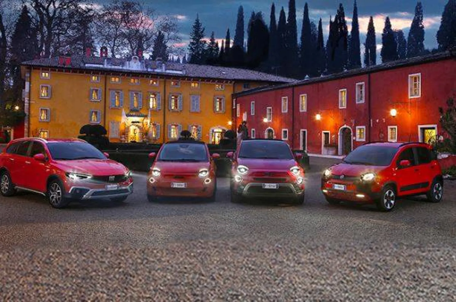 سيارات «فيات» حمراء (موقع شركة صناعة السيارات الإيطالية فيات)