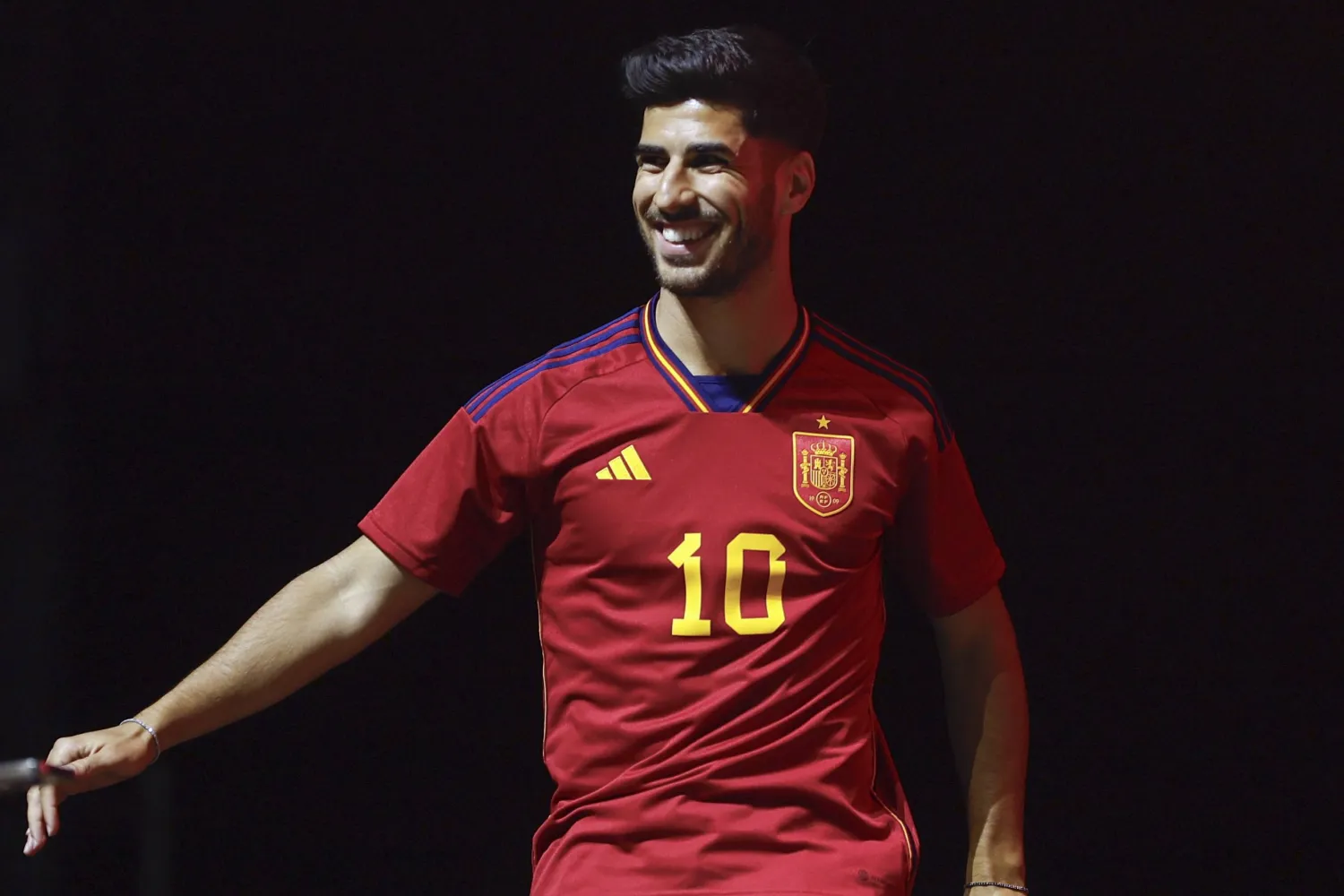 المهاجم الإسباني قال إنه يتطلع للالتحاق بزملائه والعمل معهم (إ.ب.أ)