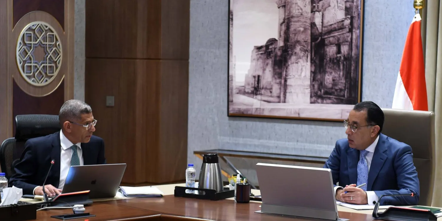 رئيس الوزراء المصري مدبولي خلال لقاء الرئيس التنفيذي لوكالة الفضاء المصرية الثلاثاء الماضي (الحكومة المصرية)