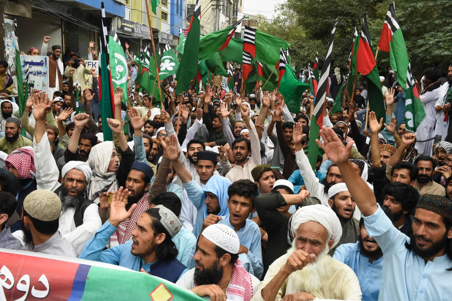 خلال مظاهرة في مدينة كويتا الباكستانية تنديداً بحرق نسخة من المصحف في السويد في يونيو الماضي (أ.ف.ب)