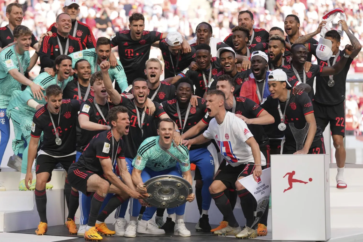 بايرن ميونيخ يفوز بلقب الدوري الألماني الممتاز للمرة الحادية عشرة على التوالي (أ.ب)