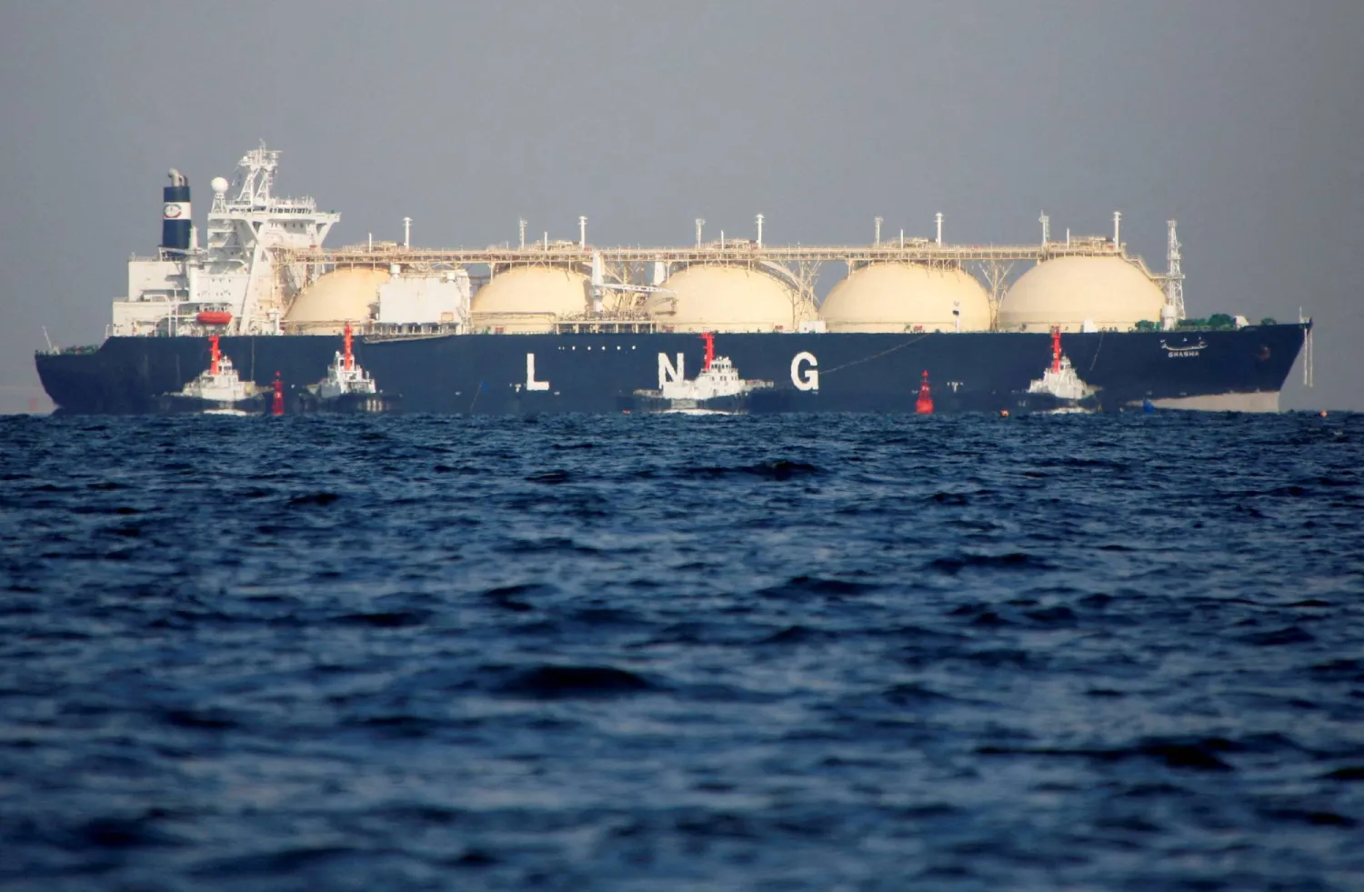 ناقلة غاز طبيعي مسال (LNG) في عرض البحر (رويترز)