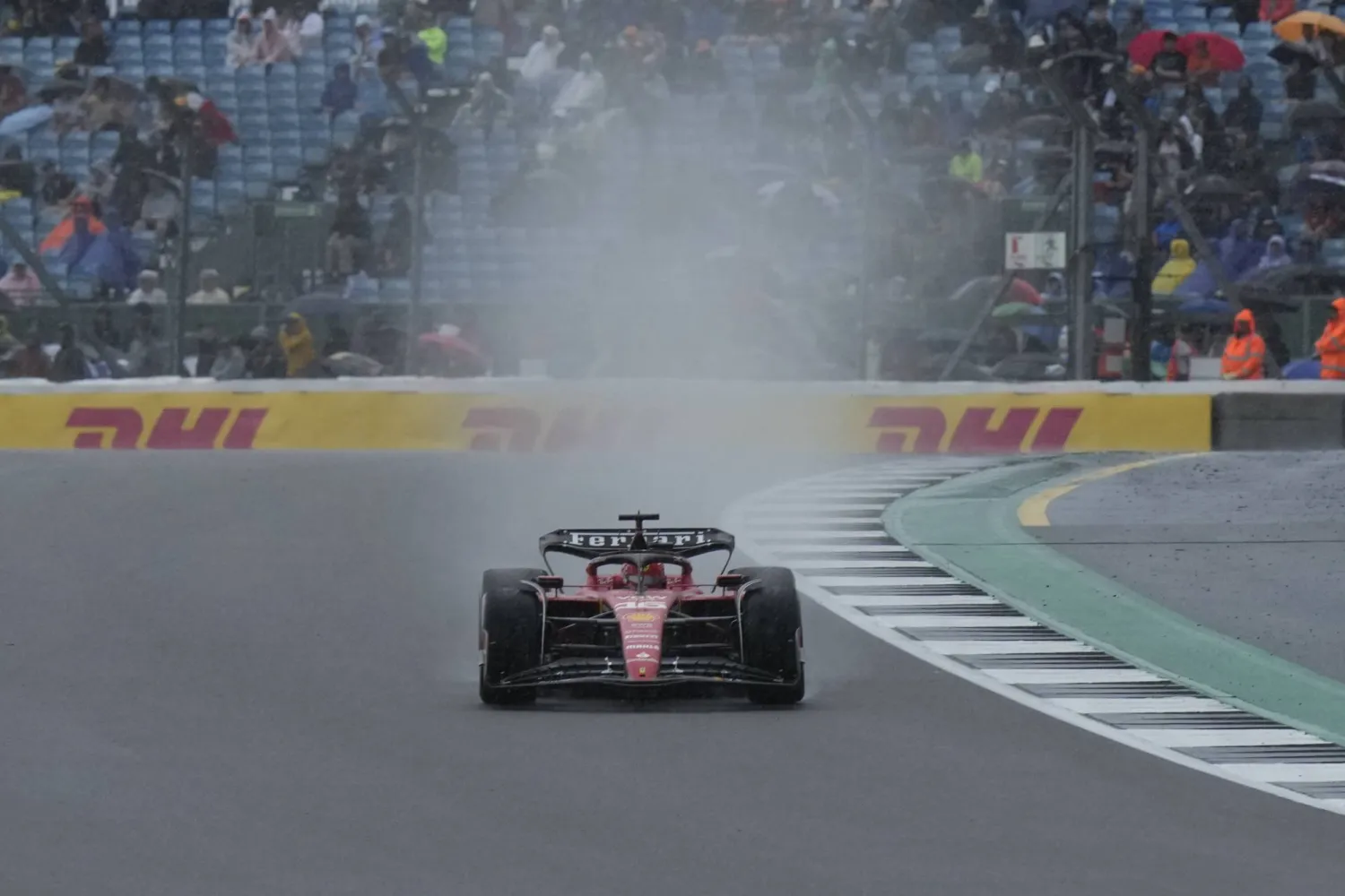 لوكلير قطع لفة خلال دقيقة واحدة و27.419 ثانية (أ.ب)