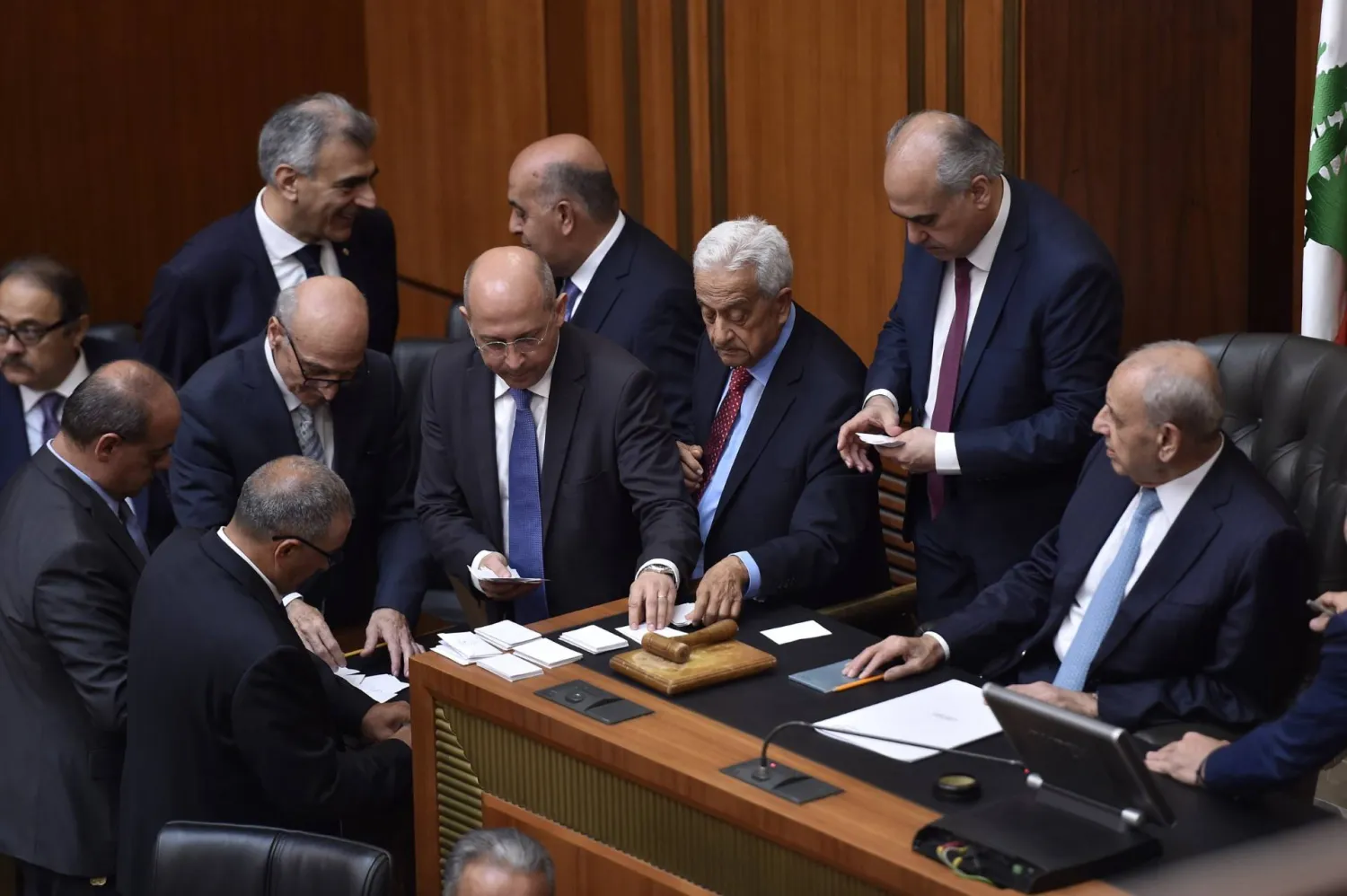 من الجلسة النيابية الأخيرة لانتخاب الرئيس اللبناني (إ.ب.أ)