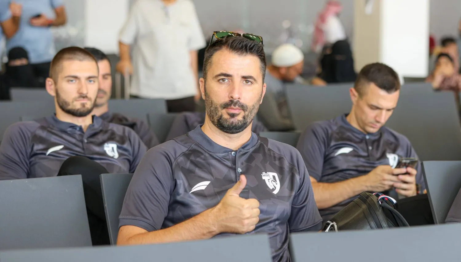 مدرب الطائي قبل مغادرة الفريق إلى سلوفينيا (نادي الطائي)