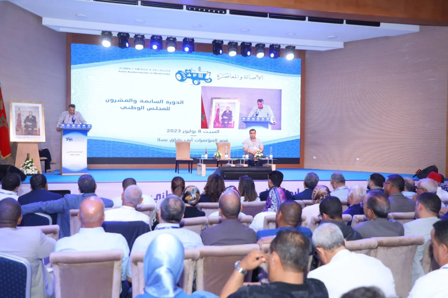 جانب من الجلسة الافتتاحية للمجلس الوطني لحزب «الأصالة والمعاصرة» المغربي في سلا (الشرق الأوسط)