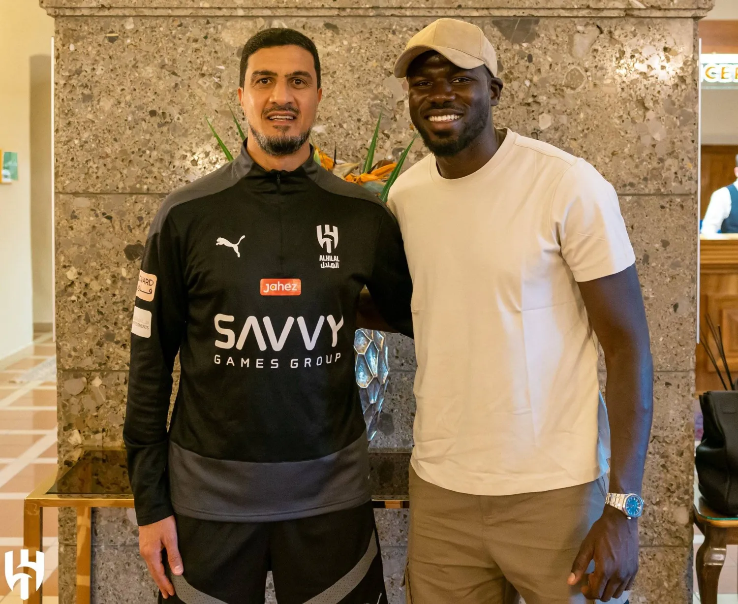 كوليبالي في أثناء وصوله معسكر الهلال (نادي الهلال)