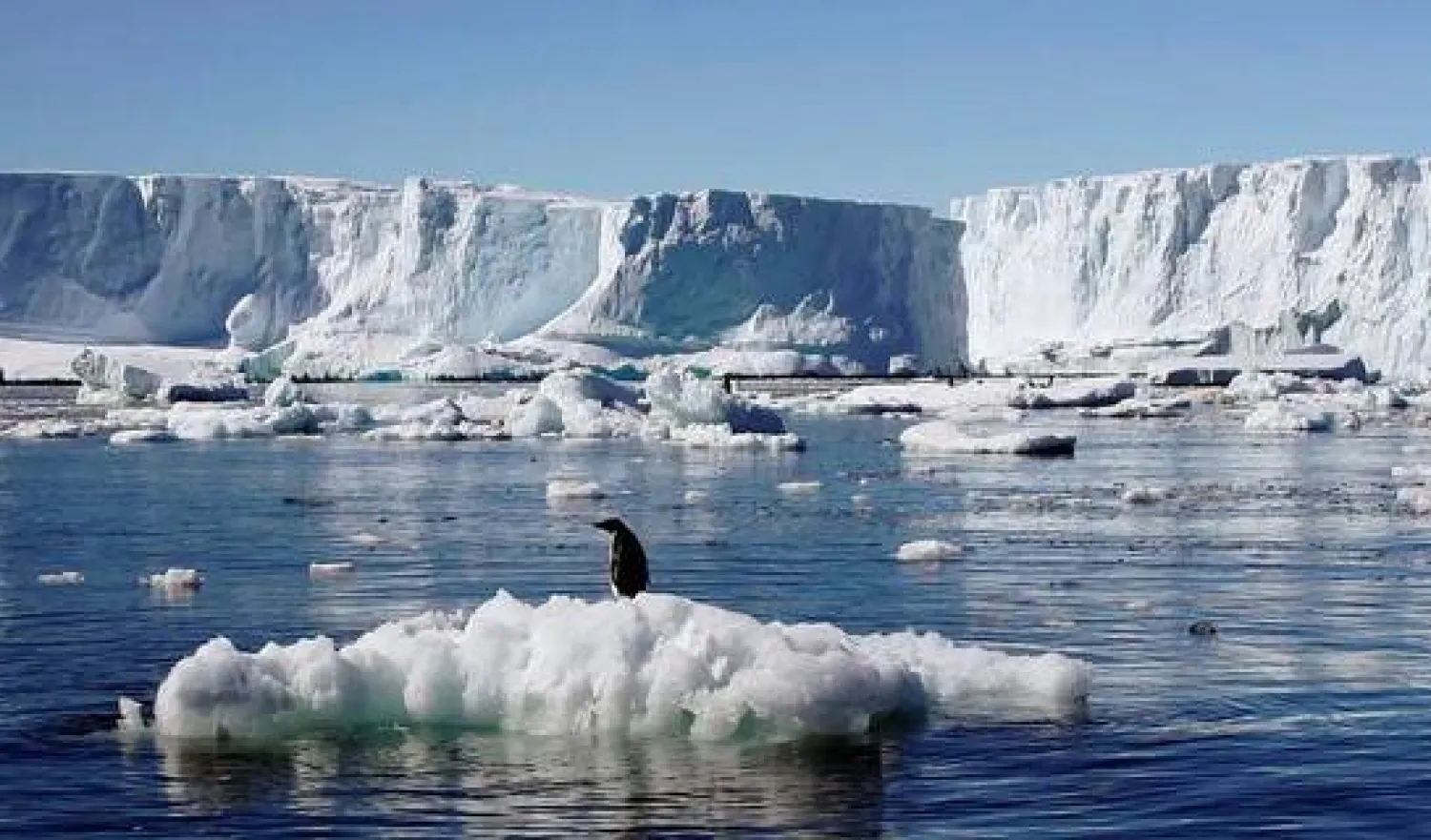 باحثون صينيون يختبرون مادة تمنع ذوبان الجليد الأزلي