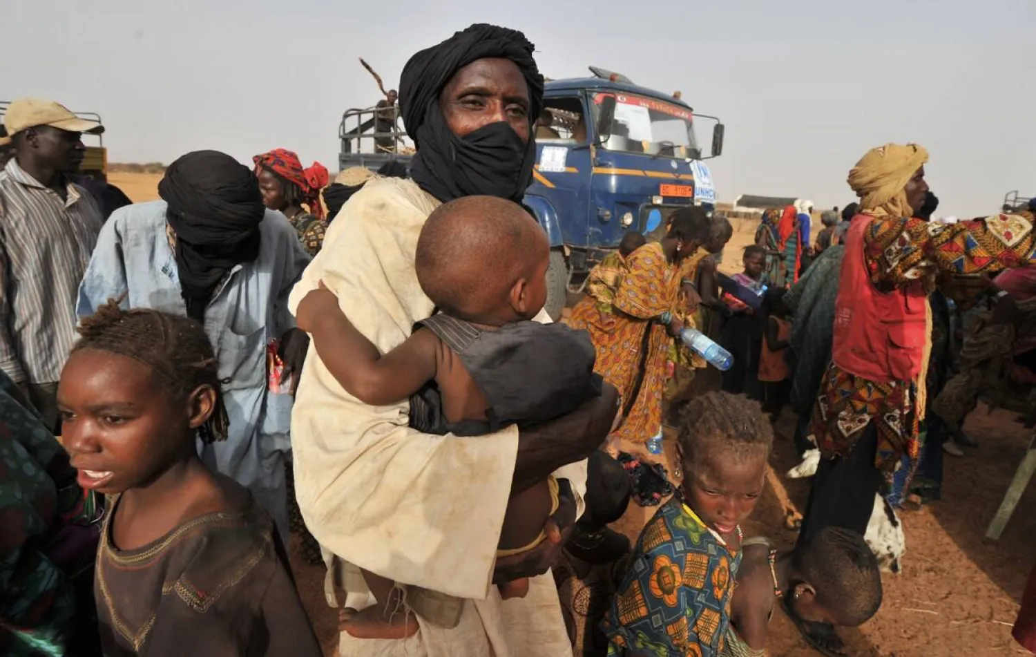 لاجئون يفرون من العنف في مالي (أ.ف.ب)