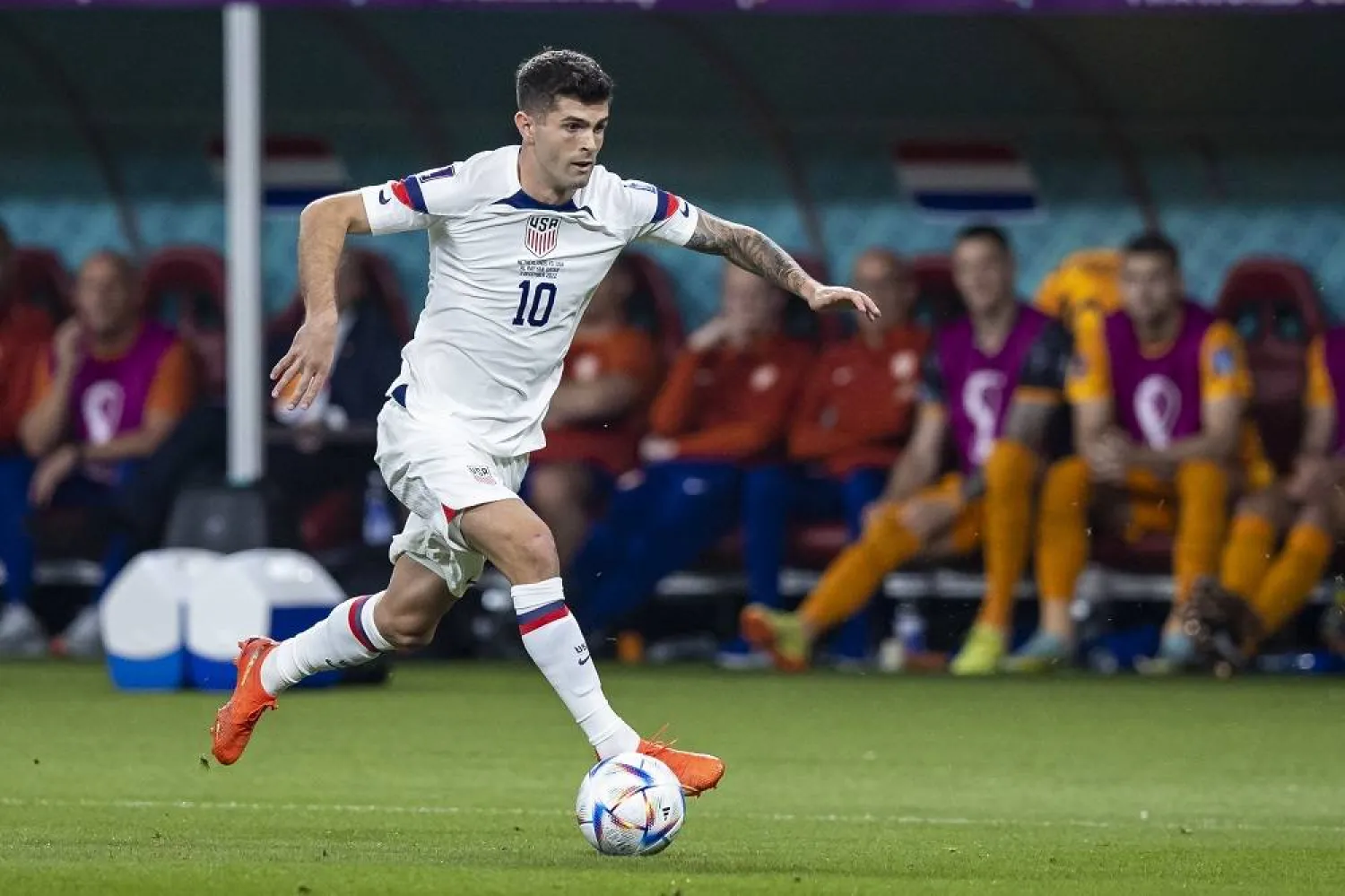 03 December 2022, Qatar, Al-Rajjan: USA's Christian Pulisic in action during the FIFA World Cup Qatar 2022 round of 16 soccer match between the Netherlands and USA at the Khalifa International Stadium. (dpa)