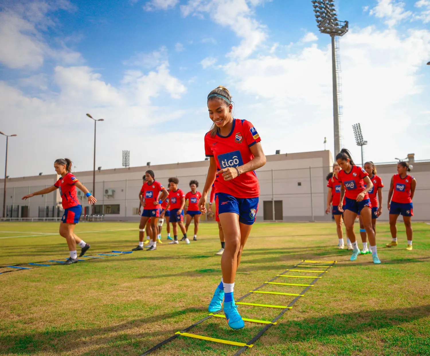 المنتخب البنمي للسيدات يخوض معسكره في ملعب نادي ضمك (الاتحاد السعودي)