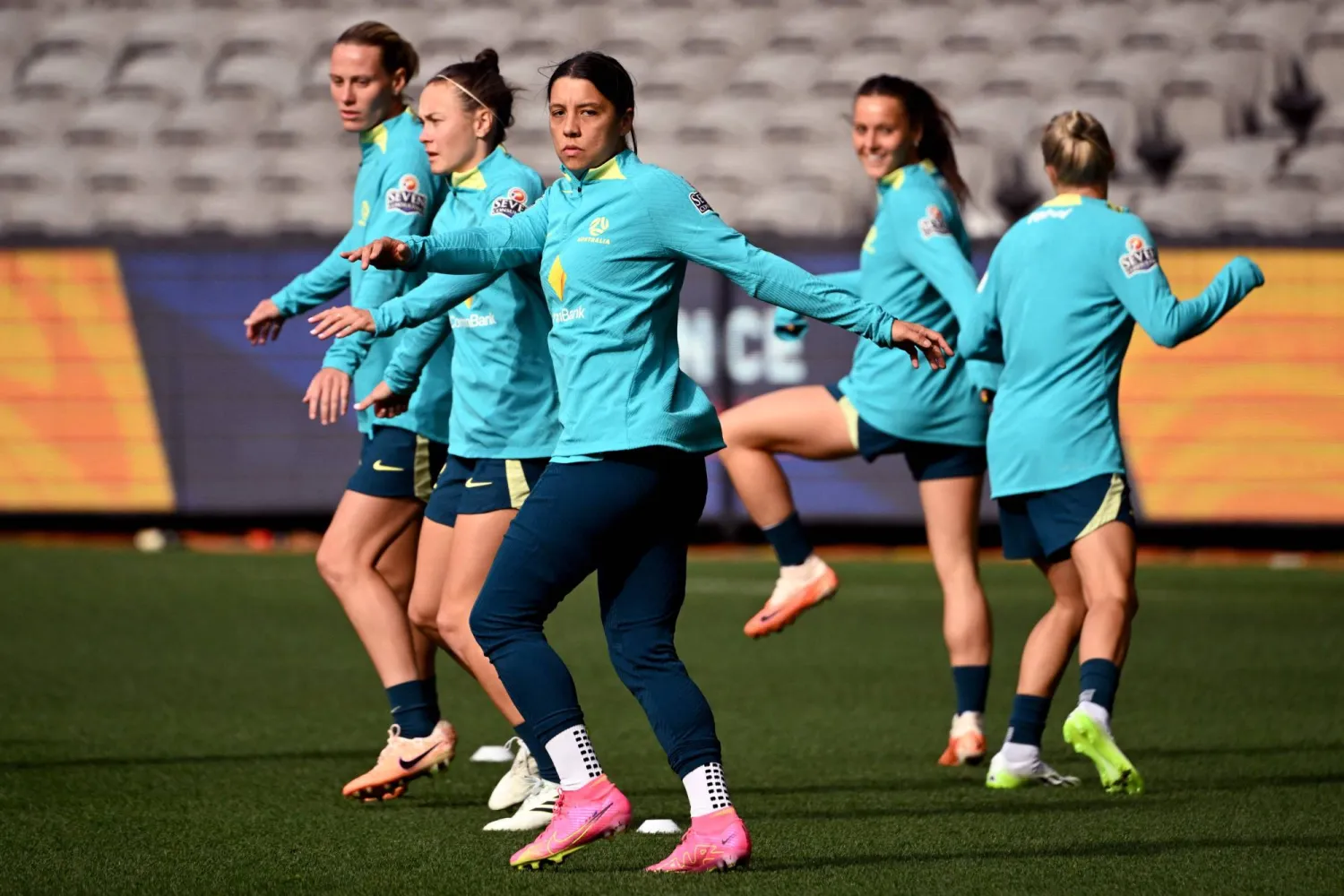 جانب من تدريبات أستراليا التحضيرية للمونديال (أ.ف.ب)