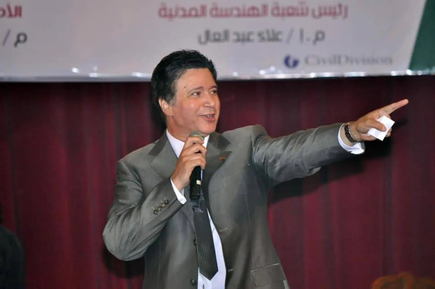 إيمان البحر درويش (حسابه على فيسبوك)