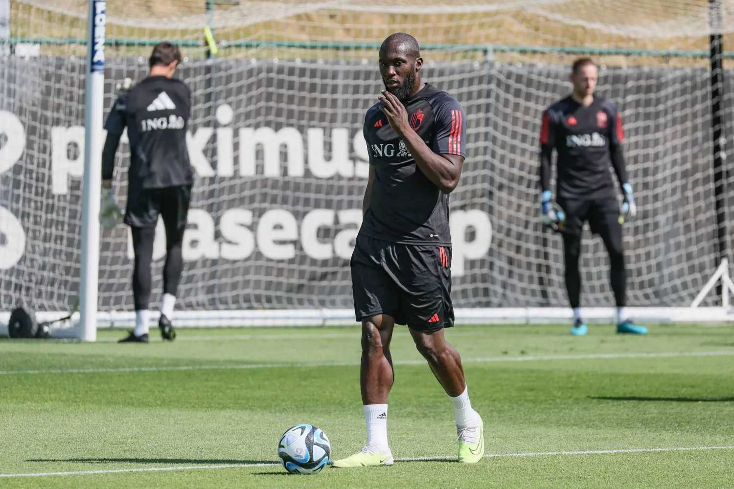 لوكاكو  ما بين البقاء في تشيلسي أو العودة الى الانتر (ا ف ب)