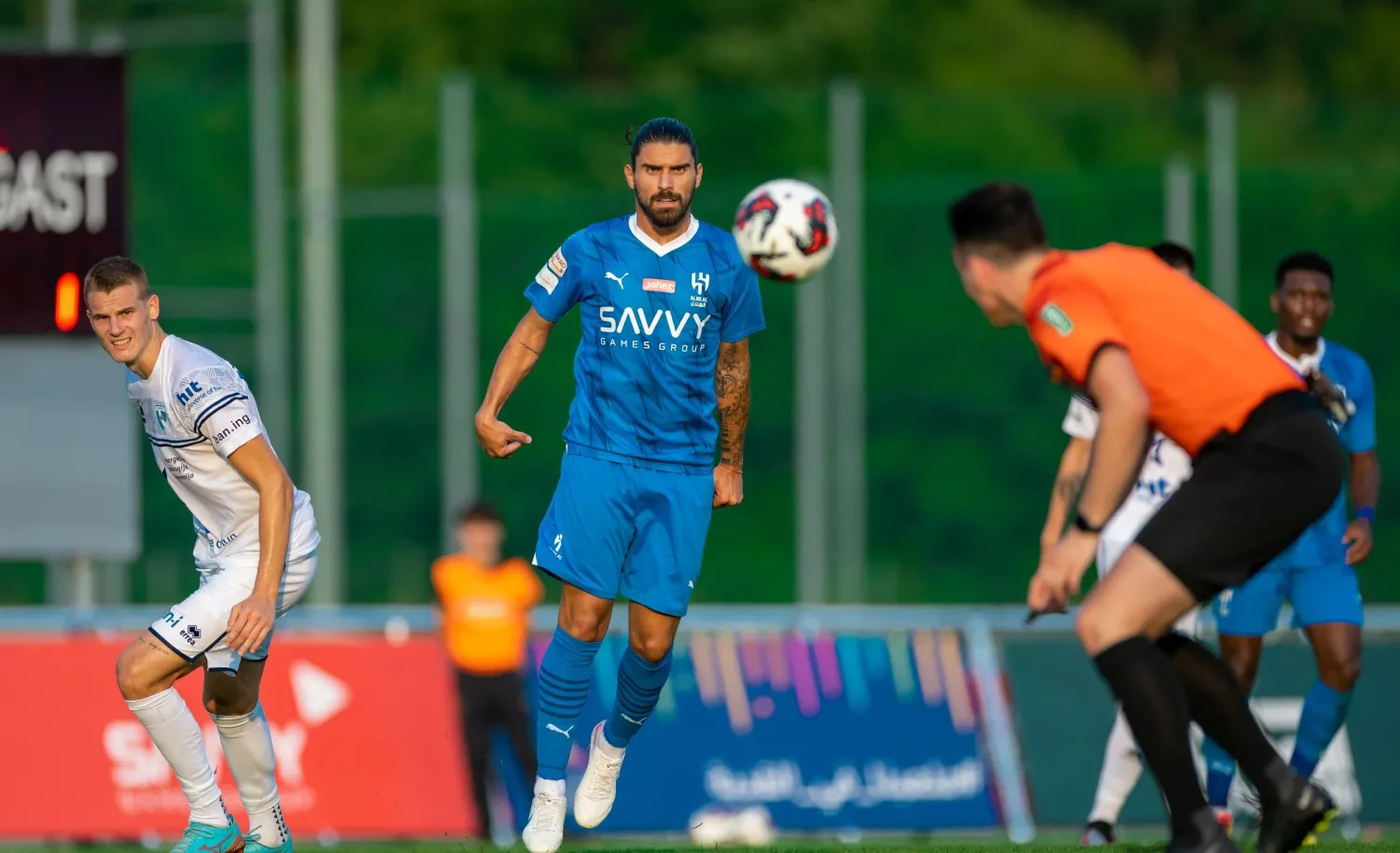 نيفيز في مهمة تأكيد جدارته بالحفاوة الهلالية "نادي الهلال"