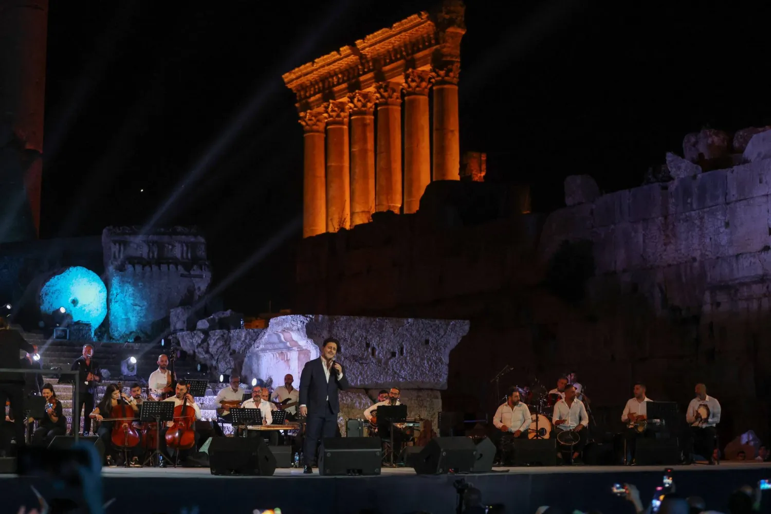 ملحم زين يغني في بعلبك (رويترز)