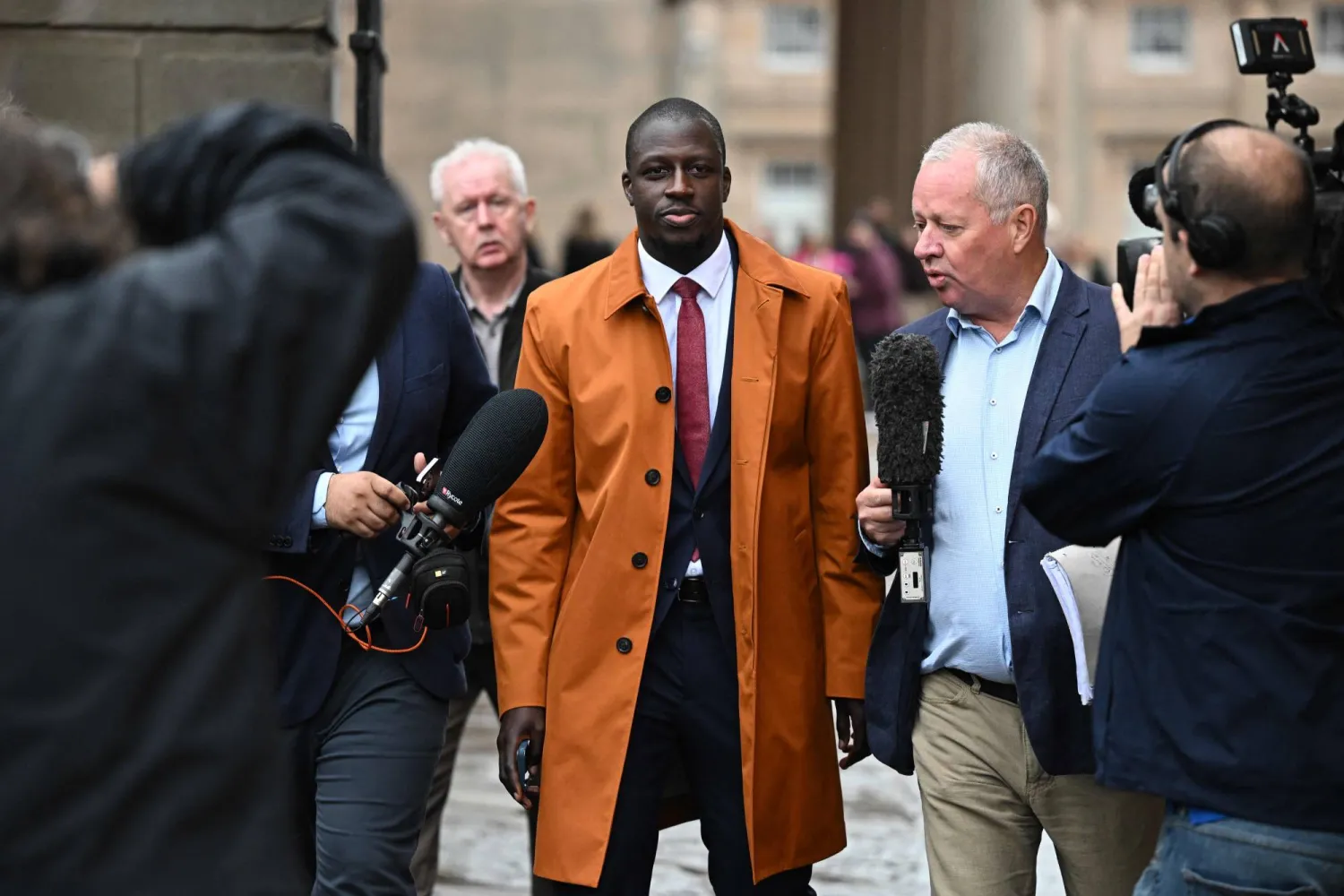 هيئة محلفين بريطانية برّأت مندي من تهم اعتداء جنسي (أ.ف.ب)