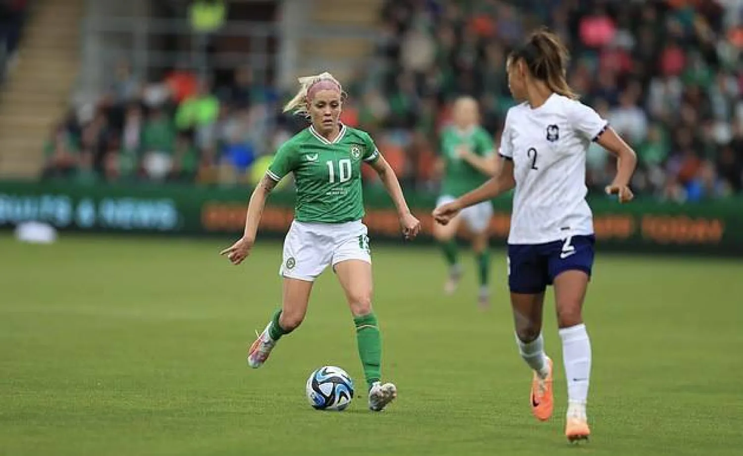 المباراة ألغيت بسبب العنف الذي صاحب أداء اللاعبات (وسائل إعلام بريطانية)