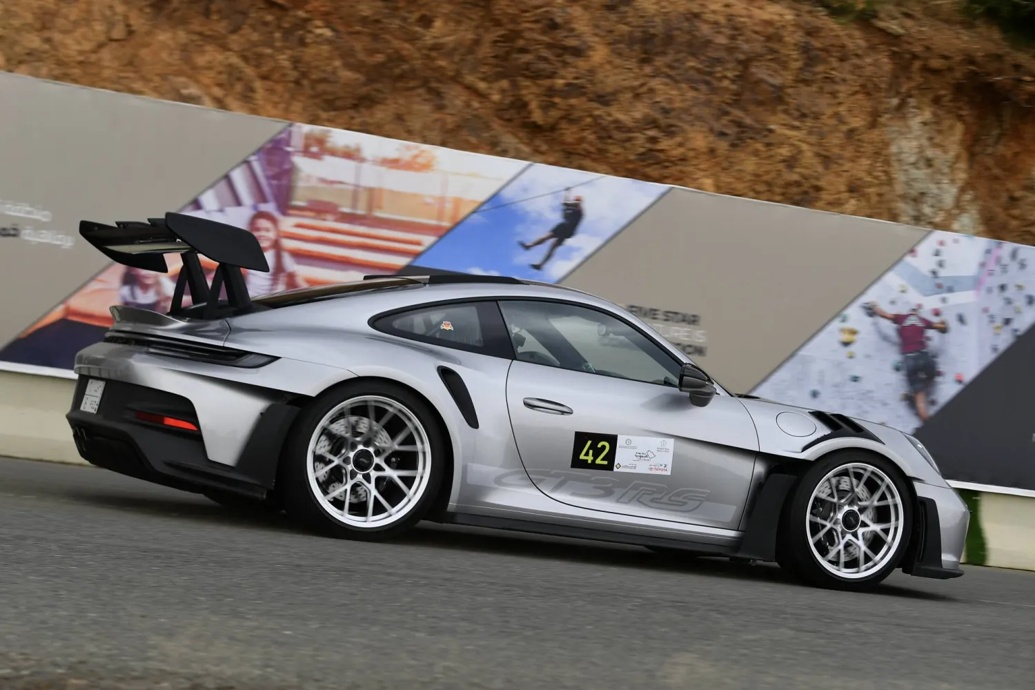 عشرات السائقين من داخل المملكة وخارجها سيشاركون في الجولة (الشرق الأوسط)