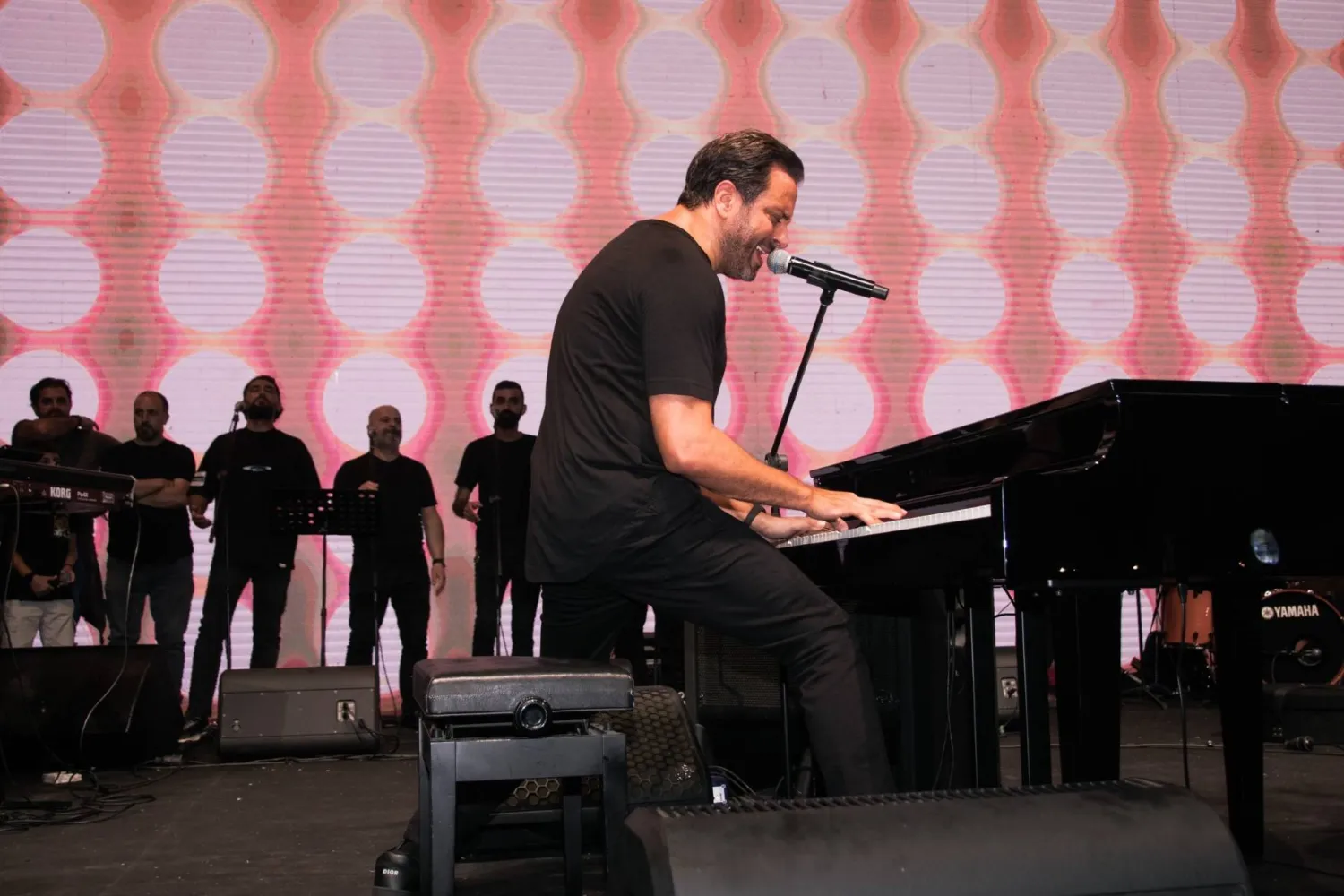 يحيي حفلات مهرجانات صيف لبنان (غي مانوكيان)
